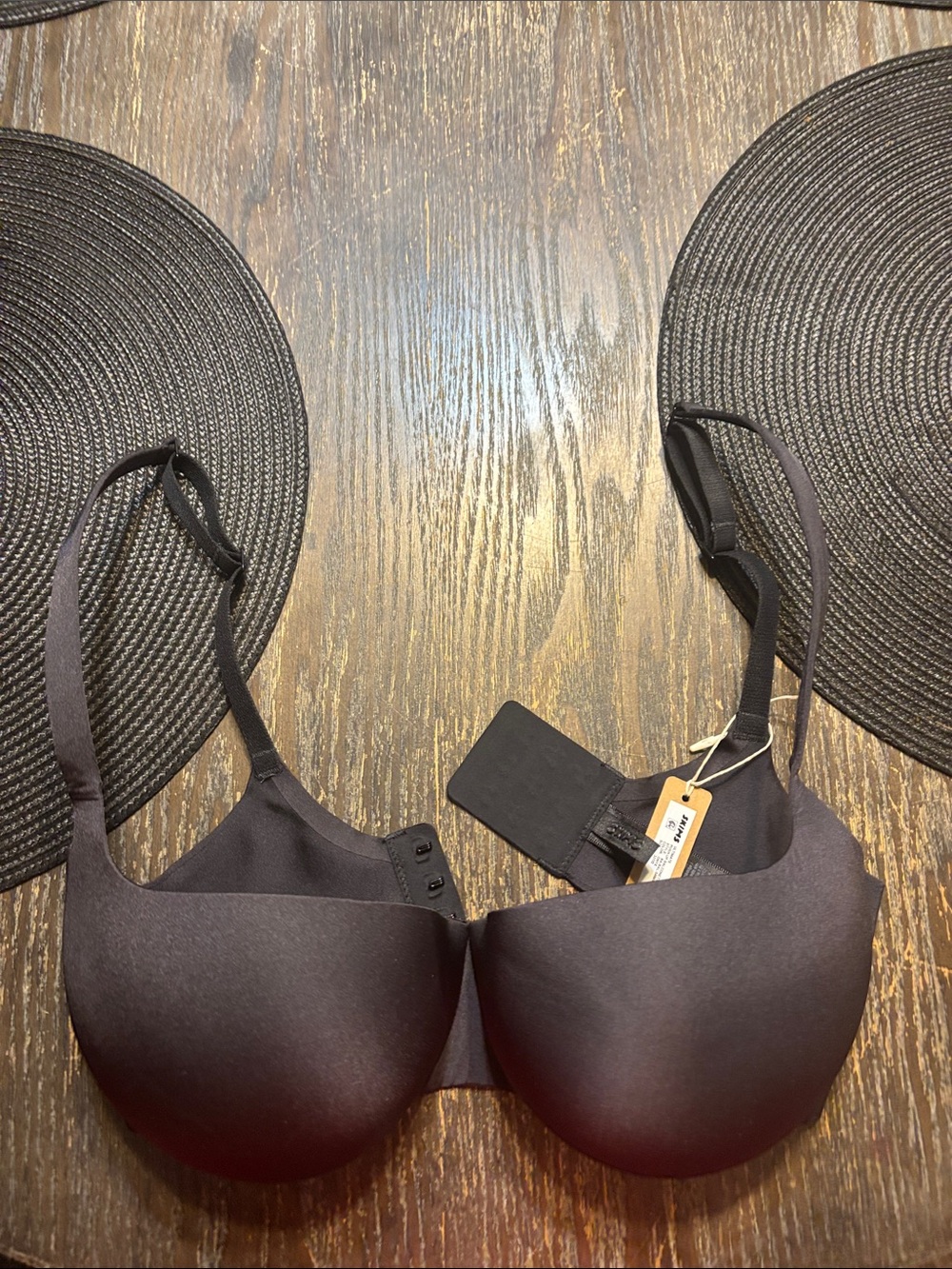 SKIMS ultimate push up balconette 32DD onyx Bra NWT creases in pads